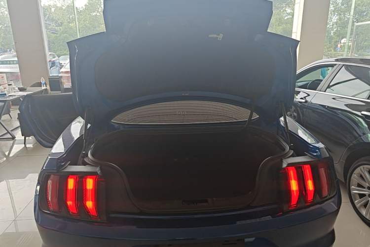 Used Ford Mustang 2018 2.3T Automatic Hardtop Standard Trim U.S. Specification Trunk