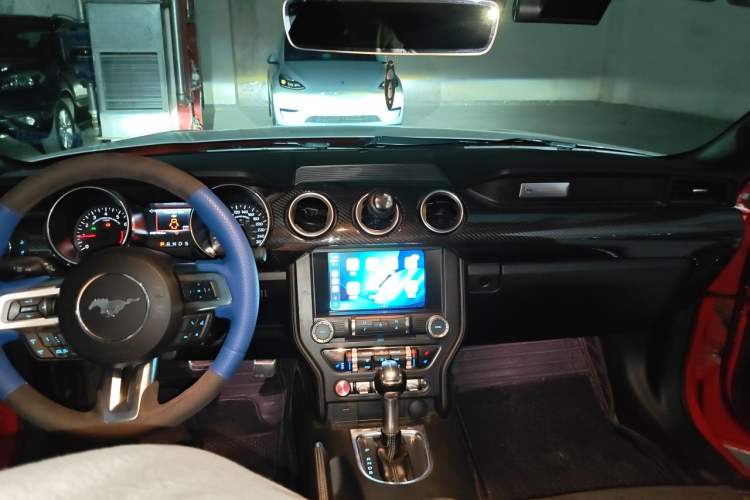 Used Ford Mustang  Center Console