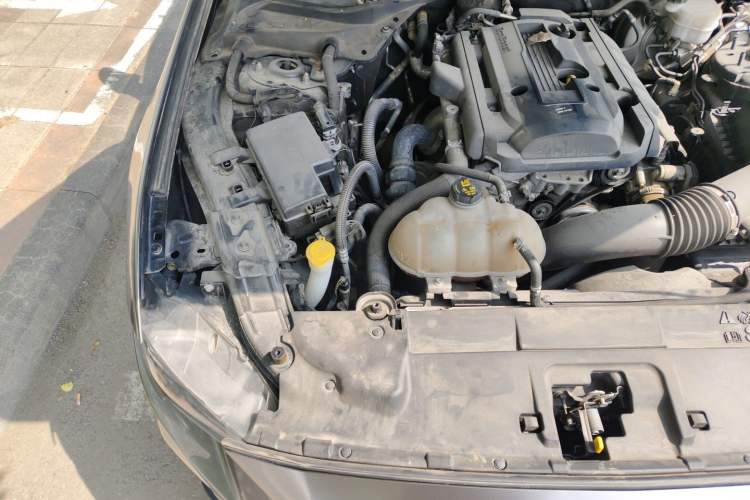 Used Ford Mustang  Engine Bay Right
