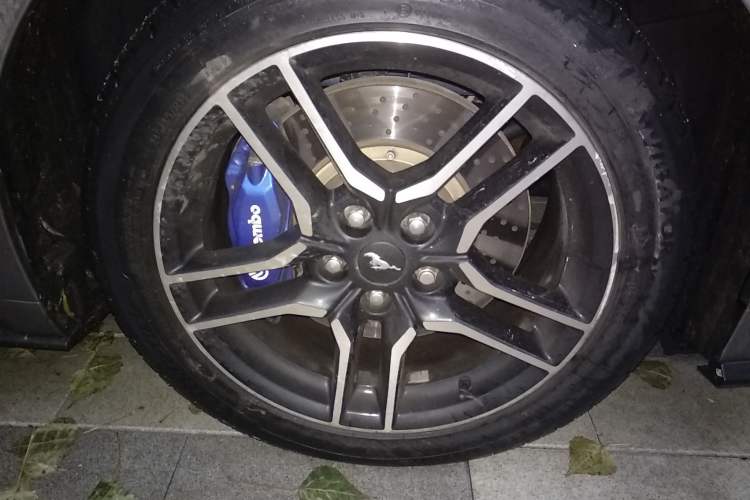 Used Ford Mustang 2018 2.3L EcoBoost Right Front Wheel Hub