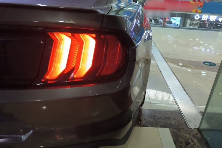 Used Ford Mustang 2018 2.3T Automatic Hardtop Standard Trim U.S. Specification Right Rear Taillight