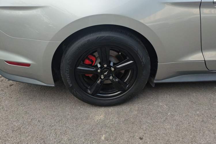 Used Ford Mustang 2018 2.3T Automatic Hardtop Standard Trim U.S. Specification Right Rear Wheel Hub