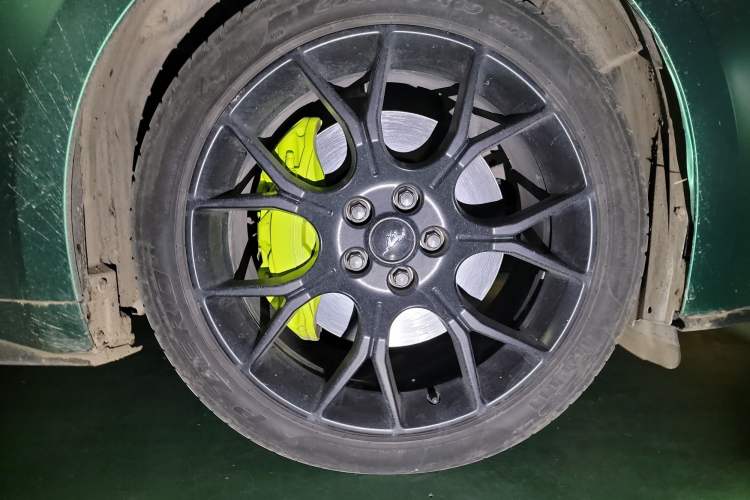 Used Ford Mustang 2018 2.3L EcoBoost Right Front Wheel Hub
