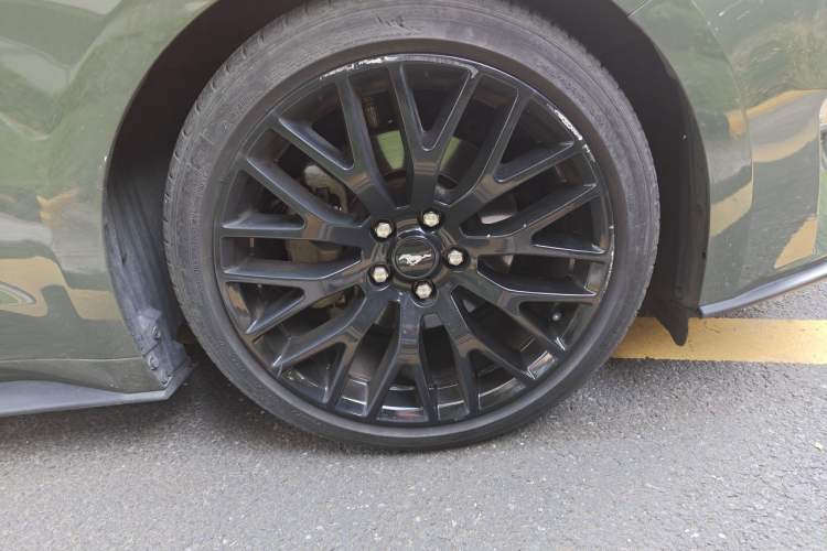 Used Ford Mustang  Right Front Wheel Hub