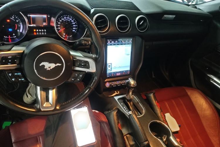 Used Ford Mustang 2018 2.3T Automatic Hardtop Standard Trim U.S. Specification Center Console
