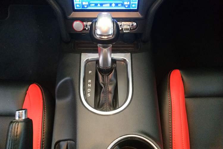 Used Ford Mustang 2018 2.3T Automatic Hardtop Standard Trim U.S. Specification Gear Lever