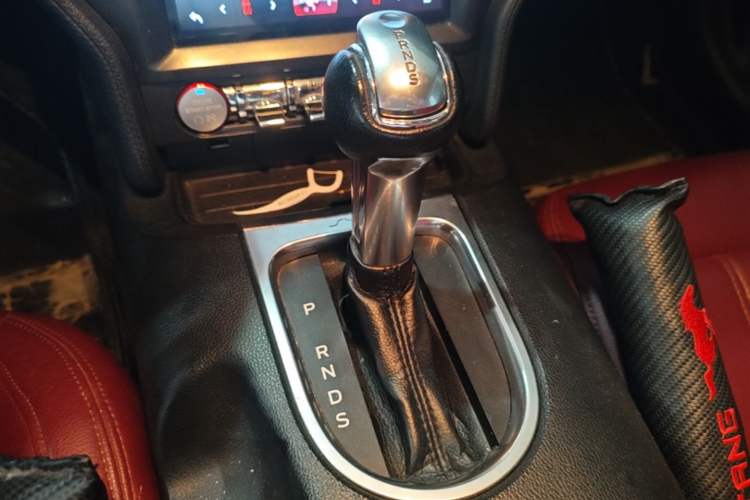 Used Ford Mustang 2018 2.3T Automatic Hardtop Standard Trim U.S. Specification Gear Lever