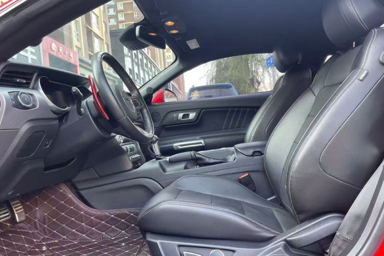 Used Ford Mustang 2018 2.3L EcoBoost Interior 2