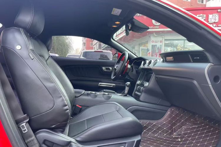 Used Ford Mustang 2018 2.3L EcoBoost Interior 3