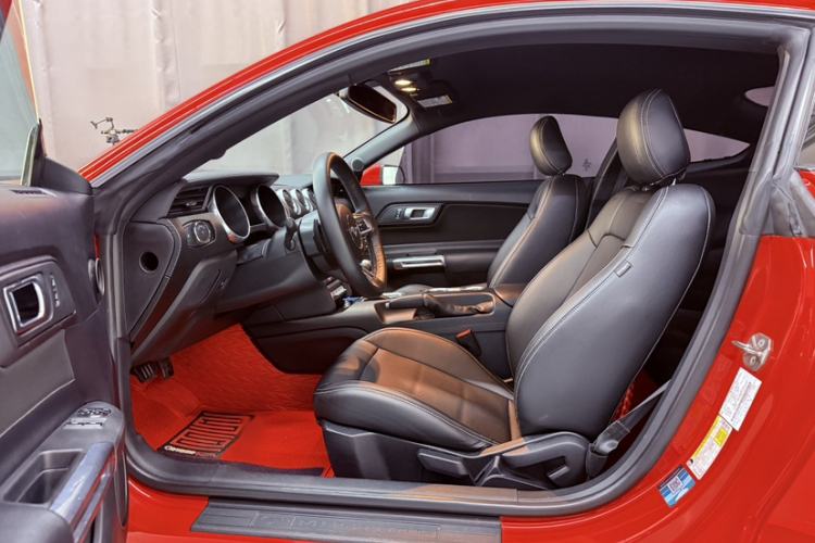 Used Ford Mustang 2018 2.3T Automatic Hardtop Standard Trim U.S. Specification Interior 4