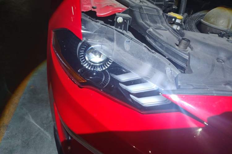 Used Ford Mustang 2018 2.3T Automatic Hardtop Standard Trim U.S. Specification Right Front Headlight