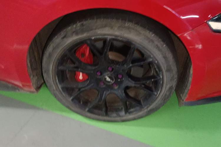 Used Ford Mustang 2018 2.3L EcoBoost Right Front Wheel Hub