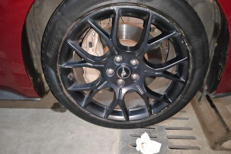 Used Ford Mustang 2018 2.3L EcoBoost Right Front Wheel Hub