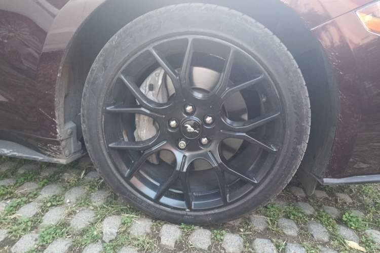 Used Ford Mustang 2018 2.3T Automatic Hardtop Standard Trim U.S. Specification Right Front Wheel Hub