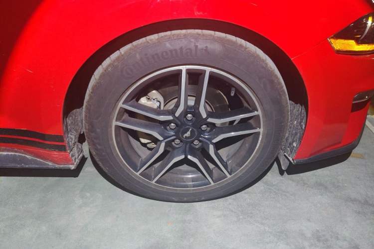 Used Ford Mustang 2018 2.3T Automatic Hardtop Standard Trim U.S. Specification Right Front Wheel Hub