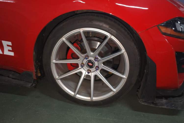 Used Ford Mustang 2018 2.3L EcoBoost Right Front Wheel Hub
