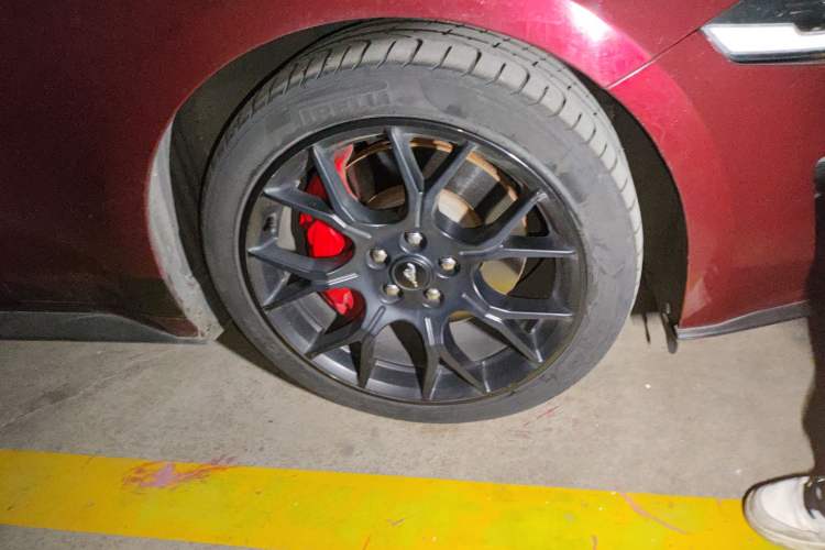 Used Ford Mustang 2018 2.3L EcoBoost Right Front Wheel Hub