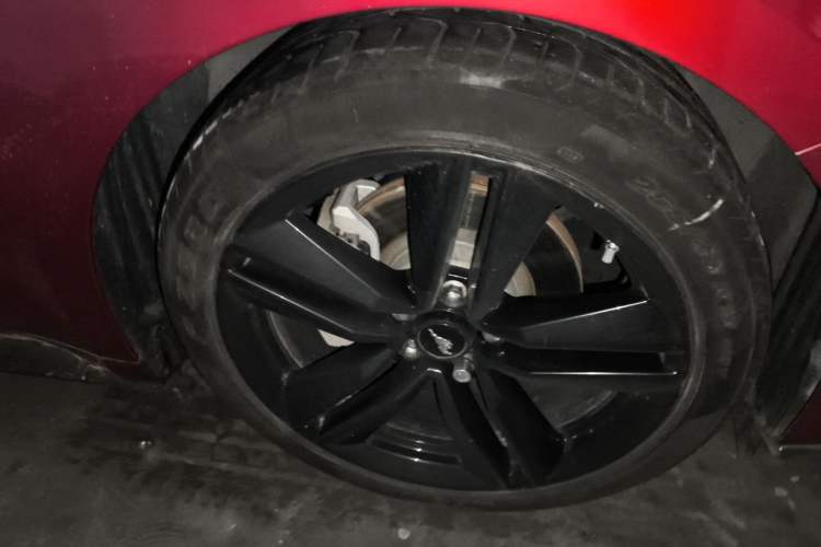 Used Ford Mustang 2018 2.3T Automatic Hardtop Standard Trim U.S. Specification Right Front Wheel Hub