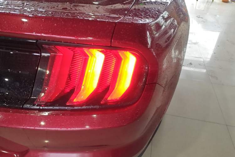 Used Ford Mustang 2018 2.3T Automatic Hardtop Standard Trim U.S. Specification Right Rear Taillight