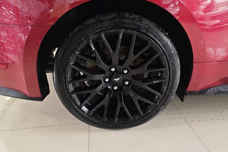 Used Ford Mustang 2018 2.3T Automatic Hardtop Standard Trim U.S. Specification Right Rear Wheel Hub