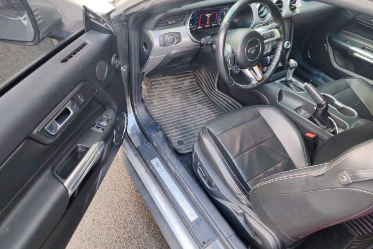 Used Ford Mustang 2018 2.3L EcoBoost Interior 3