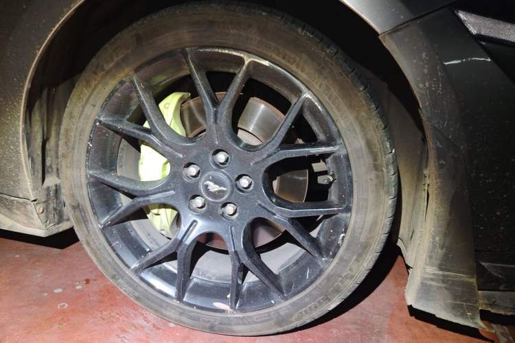 Used Ford Mustang  Right Front Wheel Hub
