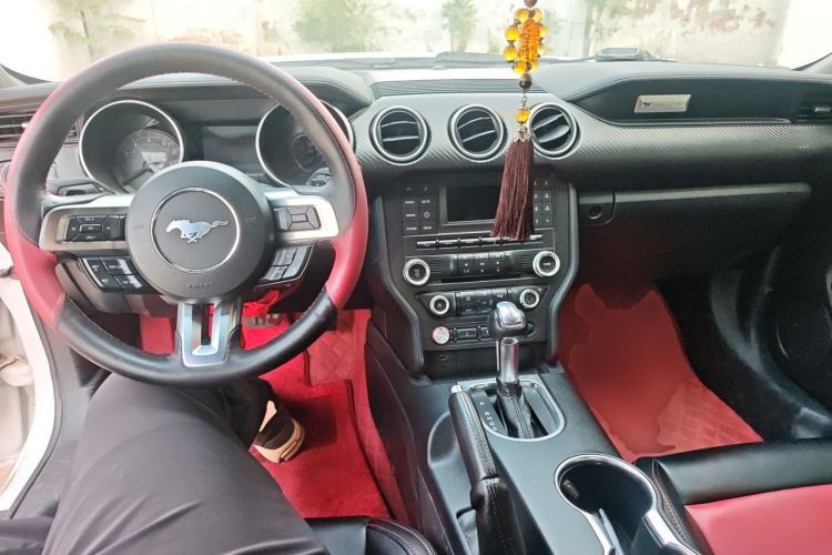 Used Ford Mustang  Center Console