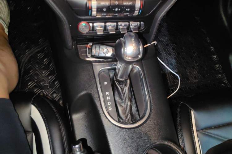 Used Ford Mustang 2018 2.3T Automatic Hardtop Standard Trim U.S. Specification Gear Lever
