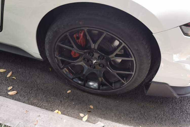 Used Ford Mustang 2018 2.3L EcoBoost Right Front Wheel Hub