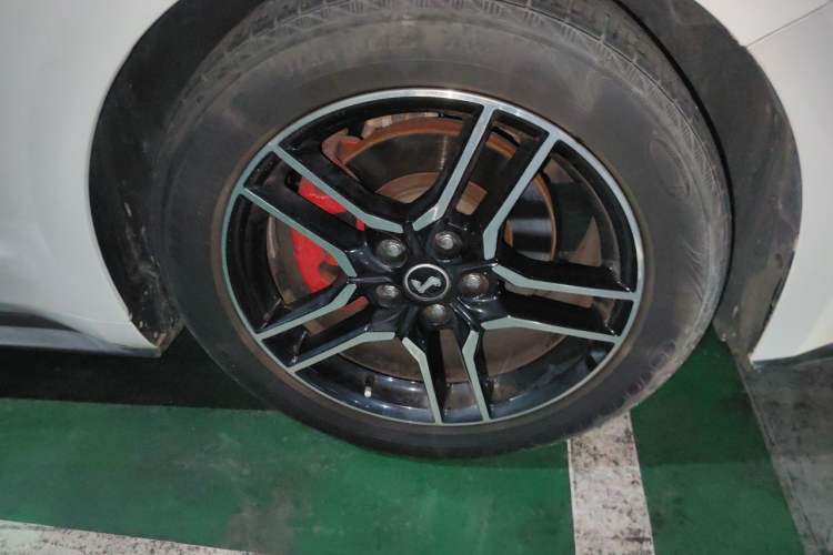 Used Ford Mustang 2018 2.3T Automatic Hardtop Standard Trim U.S. Specification Right Front Wheel Hub