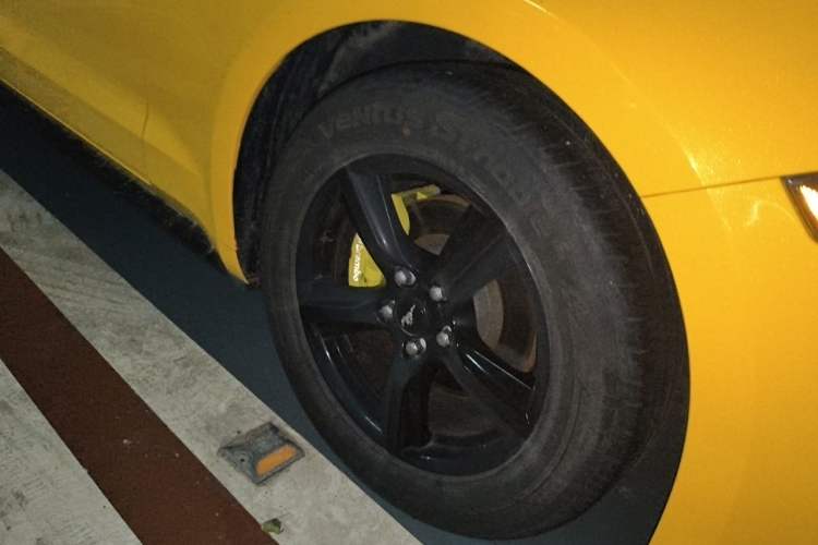 Used Ford Mustang 2018 2.3T Automatic EcoBoost Hardtop U.S. Specification Right Front Wheel Hub