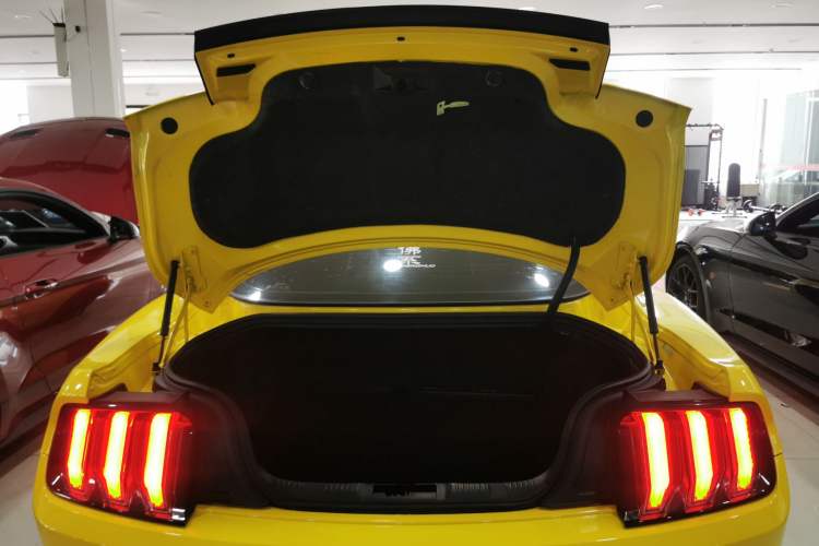 Used Ford Mustang 2018 2.3L EcoBoost Trunk