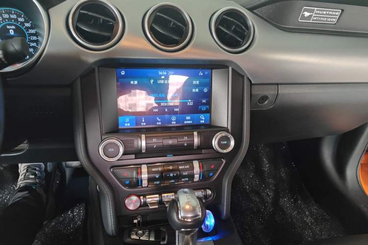 Used Ford Mustang 2019 2.3L EcoBoost Audio And AC Panel