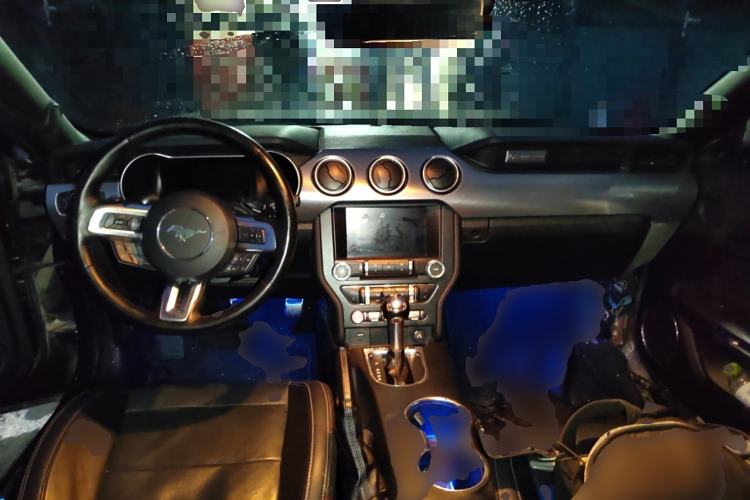 Used Ford Mustang 2019 2.3L EcoBoost Center Console