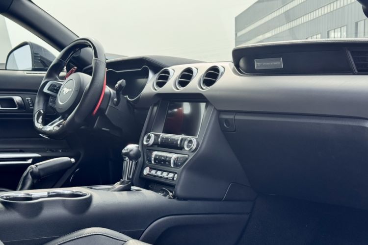 Used Ford Mustang 2019 2.3L EcoBoost Interior 2