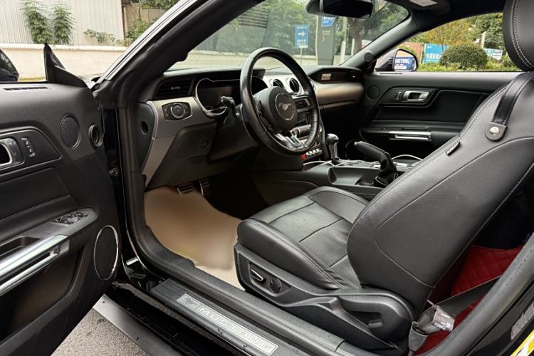 Used Ford Mustang 2019 2.3L EcoBoost Interior 3