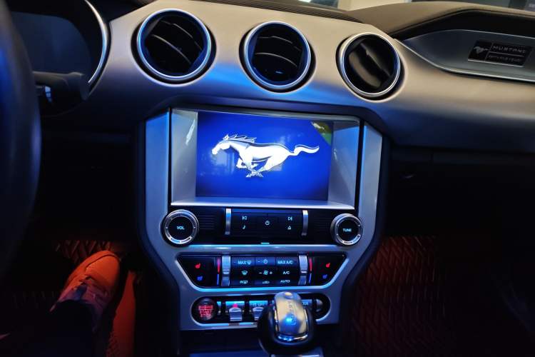 Used Ford Mustang 2019 2.3L EcoBoost Audio And AC Panel