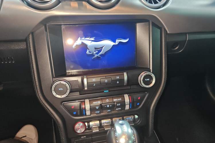 Used Ford Mustang 2019 2.3L EcoBoost Audio And AC Panel