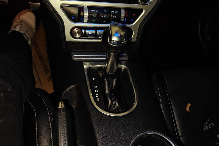 Used Ford Mustang 2019 2.3L EcoBoost Gear Lever
