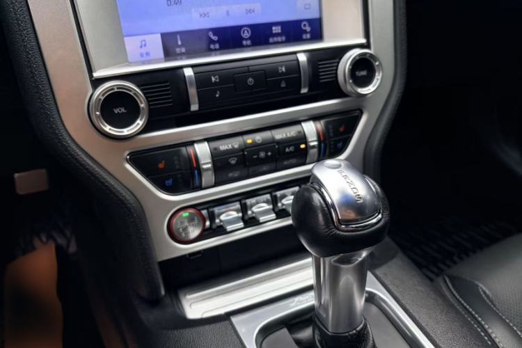 Used Ford Mustang 2019 2.3L EcoBoost Interior 2