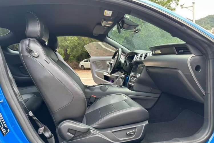 Used Ford Mustang 2019 2.3L EcoBoost Interior 2