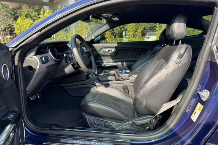 Used Ford Mustang 2019 2.3L EcoBoost Interior 4