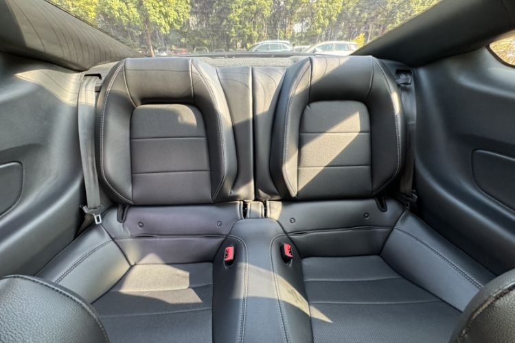 Used Ford Mustang 2019 2.3L EcoBoost Interior 6