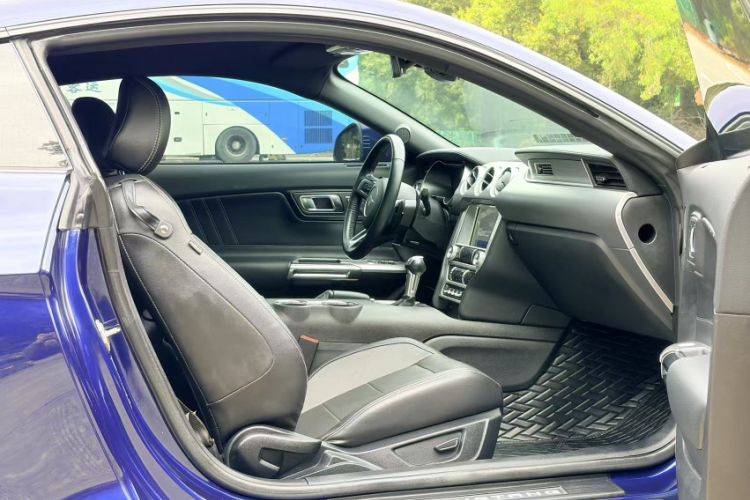 Used Ford Mustang 2019 2.3L EcoBoost Interior 9