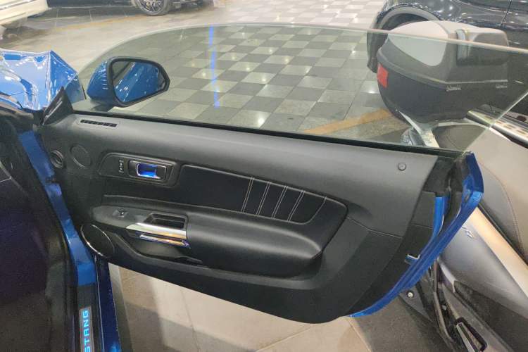 Used Ford Mustang 2019 2.3L EcoBoost Right Front Door Interior