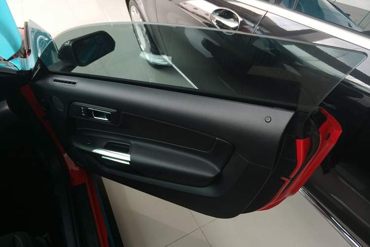 Used Ford Mustang 2019 2.3T Automatic Hardtop Base Version U.S. Specification Right Front Door Interior