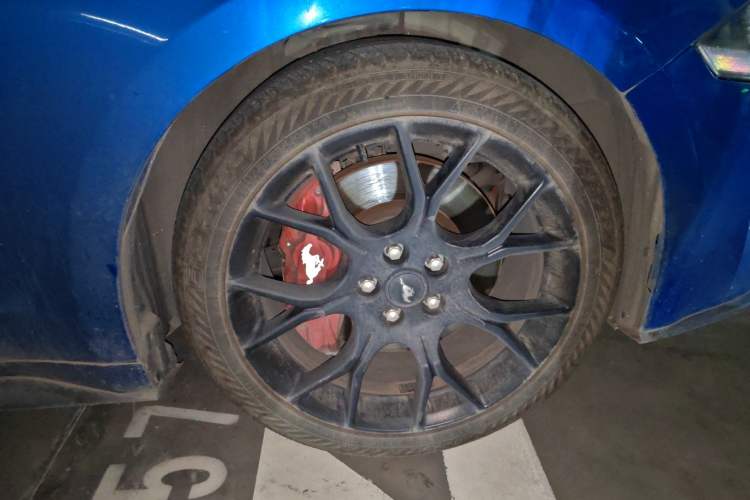Used Ford Mustang 2019 2.3L EcoBoost Right Front Wheel Hub