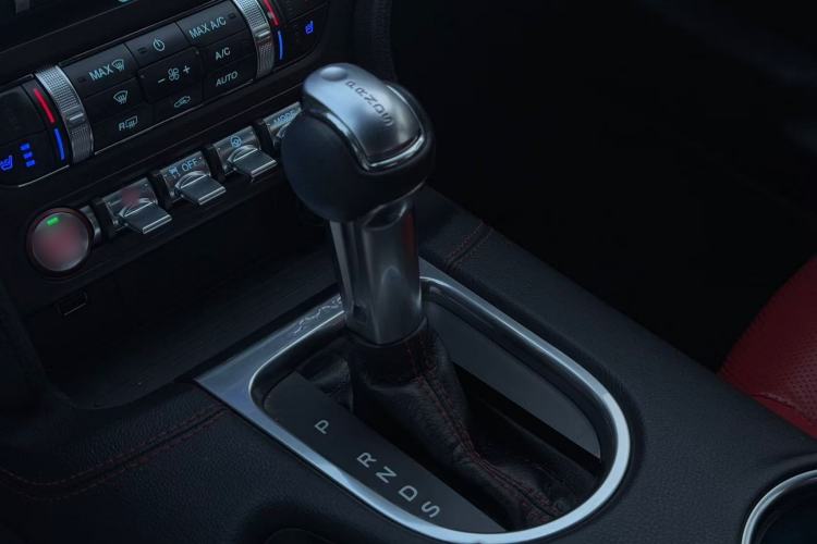 Used Ford Mustang 2019 2.3L EcoBoost Interior 4