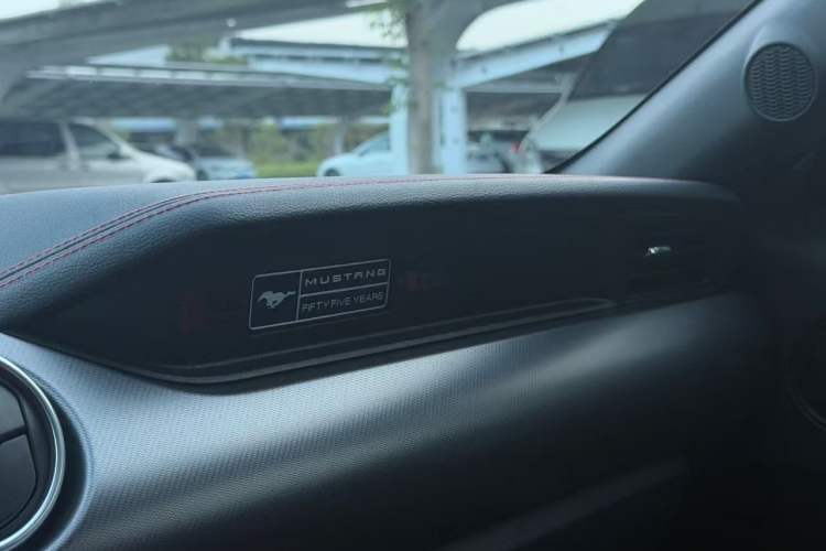 Used Ford Mustang 2019 2.3L EcoBoost Interior 7