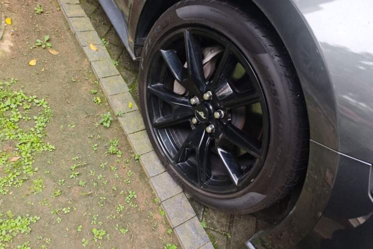 Used Ford Mustang 2019 2.3L EcoBoost Right Front Wheel Hub